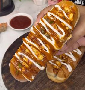 Paneer Chilli Hot Dog