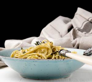 Aglio Olio Spaghetti with Mushroom, Broccoli & parmesan (veg)