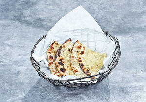 Cheese Lasooni Naan