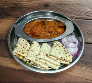 Special Chicken Butter Masala With 4 Plain Roti And Salad