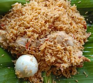 Chicken biryani with egg