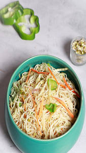 Egg Hakka Noodles