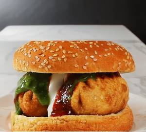 Paneer momoziya burger