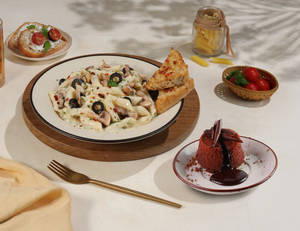 Creamy Mushroom Alfredo Pasta + Chocolava