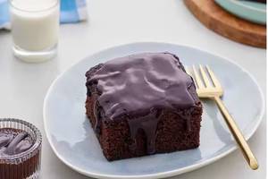 Brownie with Chocolate Sauce[serves 1]