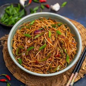 Veg Chilli Garlic Noodles (chef Special)