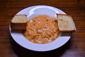 Spicy Mac N Cheese Chicke
