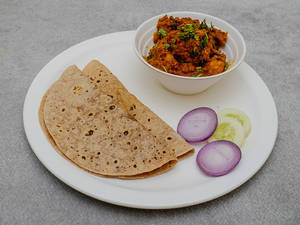 Chapathi With Chicken Sukka