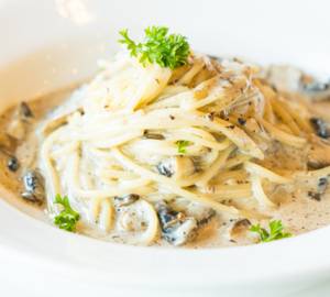 White Sauce Spaghetti  With Mushroom  Broccoli   Parmesan