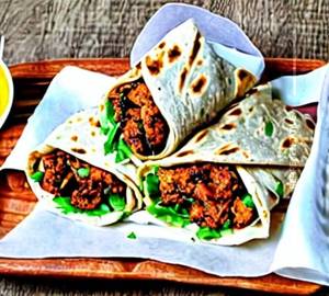 Makhani Zinger Chicken Wrap