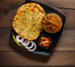 Chole Kulcha {Kulcha} 2 Spices