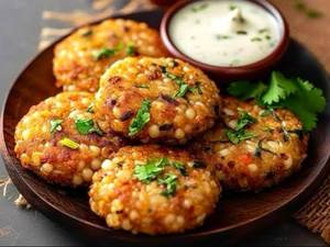 Sabudana Vada With Imli Chutney & Curd Thali (5pc)