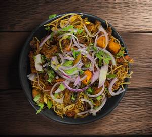 Mixed chowmein ( Paner , mushroom , mix sabji, corn ,green matar )