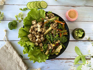 Sauteed Salad With Paneer