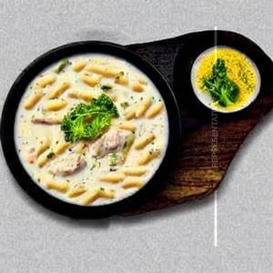 Chicken Cheesy White Sauce