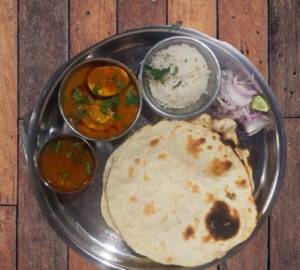 Single Egg Curry Thali