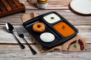 1 Idli + 1 Wada Chutney Sambar