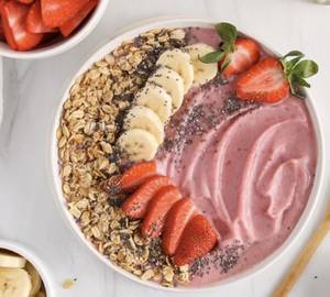 Vegan Strawberry Smoothie Bowl