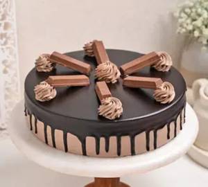 KitKat Crunch Chocolate Cake