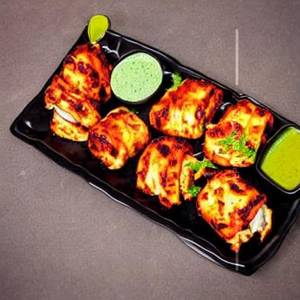 Single egg single tandoori chicken roll