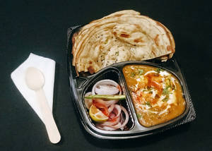 Paneer Lababdar With Lachcha Paratha Combo