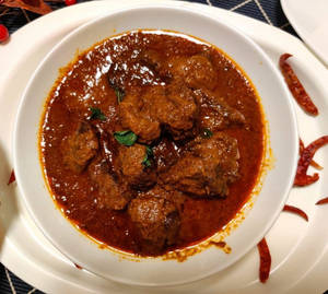 Rajasthani Lal Mash Mutton Gravy