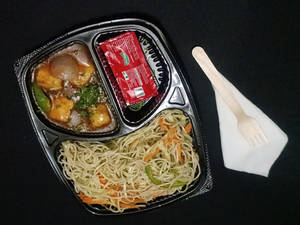 Chilli Paneer With Noodles Combo