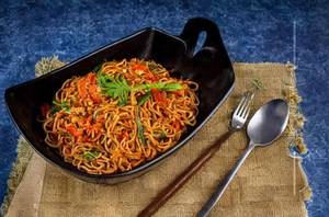 Schezwan Noodles Prawn