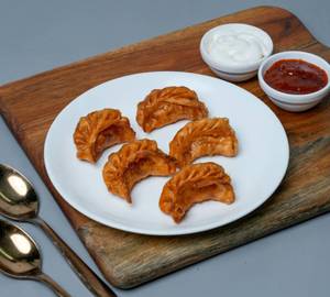 Fried chicken cheese momos
