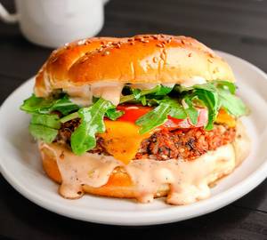 Veg Cheese Burger With Tandoori Dip