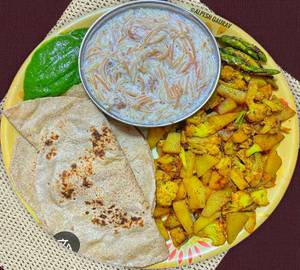 Roti 4P  Aur Sevai 250 Aalu Bhaja 100 Ml