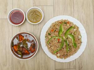 Chilli Paneer With Fried Rice