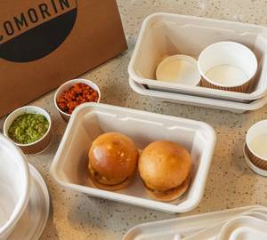 Comorin Pav Vada, Garlic Peanut, Green Chilli Thecha [4 Pieces, 1 Portion]