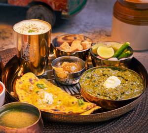 makai di roti te sarson ka saag (seasonal)