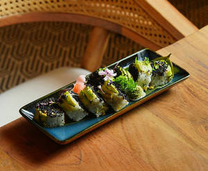 Crunchy Avocado Sushi Roll