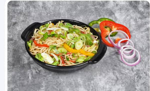 Veg Hakka Chowmein [Serves 2]