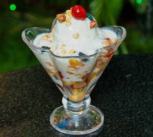 Fruit salad with ice cream