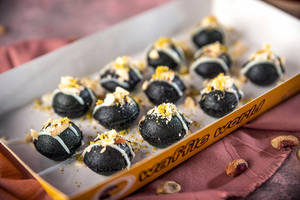 Black And White Pops