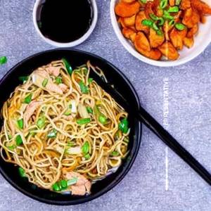 Egg chicken schezewan noodles