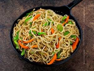 Veg Hakka Noodels