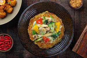 Pan Fried Noodles Non-Veg (Serves 1-2)