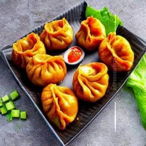 Crunchy paneer cheesy momos