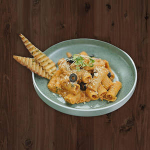 Plain Creamy Tomato Rigatoni Pasta