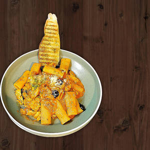 Chicken Creamy Tomato Rigatoni Pasta