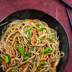 Mushroom Hakka Noodles