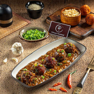 Veg Manchurian (8 Pcs) (Dry)