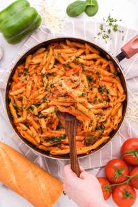 Chicken red sauce pasta