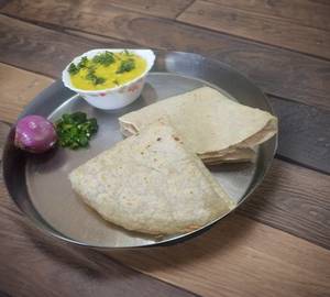 2 bhakri Pithla