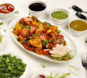 Chilli Paneer Dry and Gravy [8 Pieces]