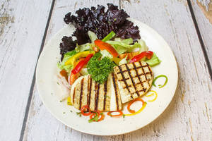 Grilled Paneer Salad {280gms, Serves 1}
